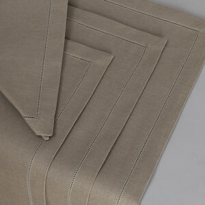 slide 4 Artistry Ajour Napkins Set