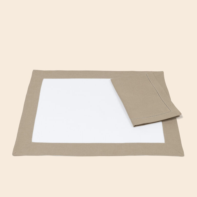 slide 3 Artistry Ajour Placemats and Napkins Set