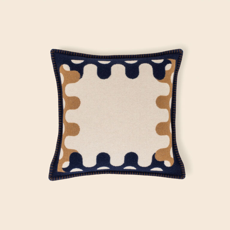 slide 1 Modernism Cushion 002