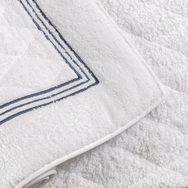 slide 3 Triplo Bourdon Bath Mat