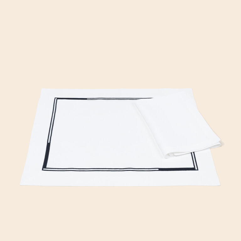 slide 3 Edgeline Placemats and Napkins Set