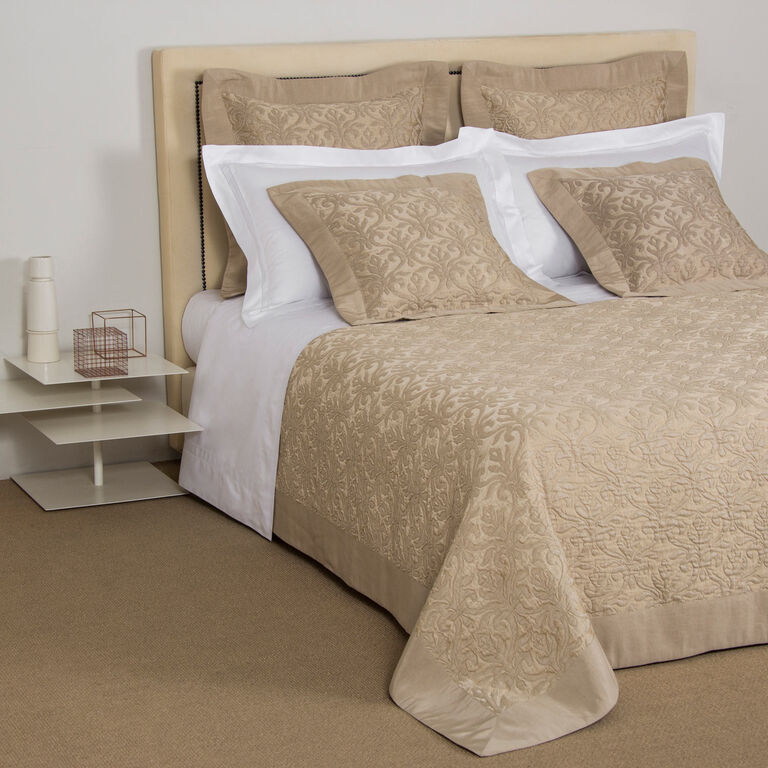 slide 4 Platinum Bedcover