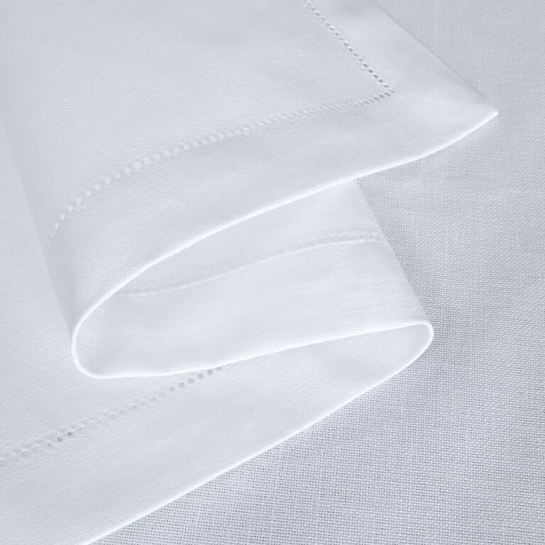 slide 5 Artistry Ajour Napkins Set