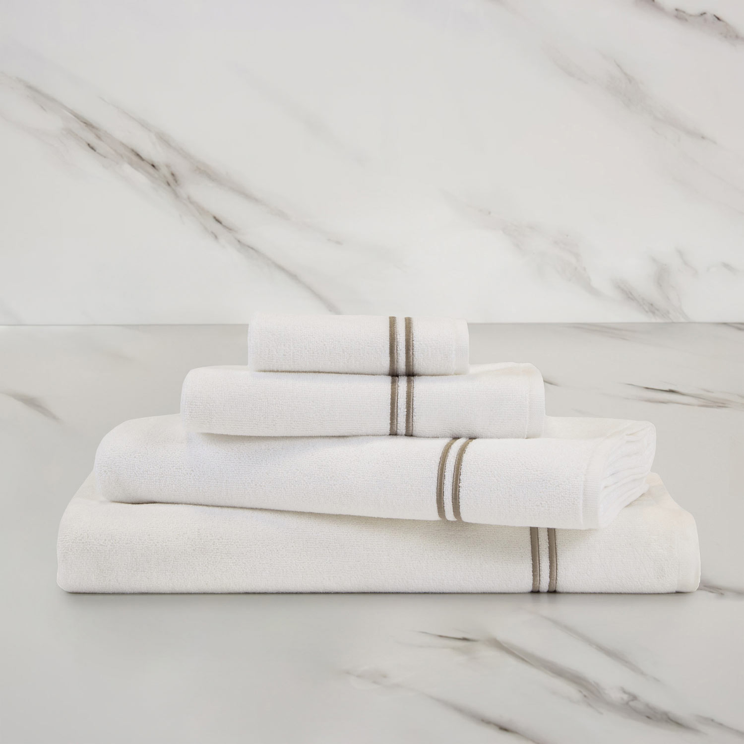 White Classic Luxury Cotton Bath Towels Large | Hotel Bathroom Towel | 27 x  54 | 4 Pack | White