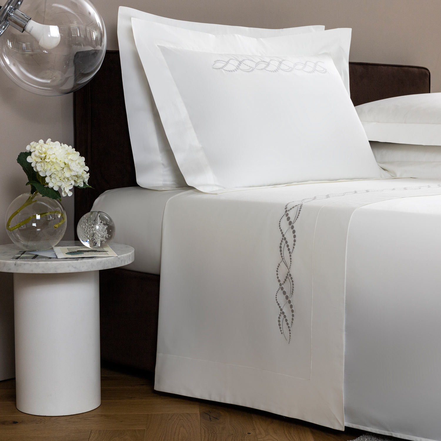 Pearls Embroidered Sheet Set Frette